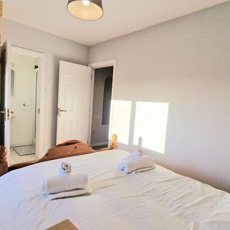 Cosy 3 Bedroom All Ensuites กัลเวย์ ภายนอก รูปภาพ