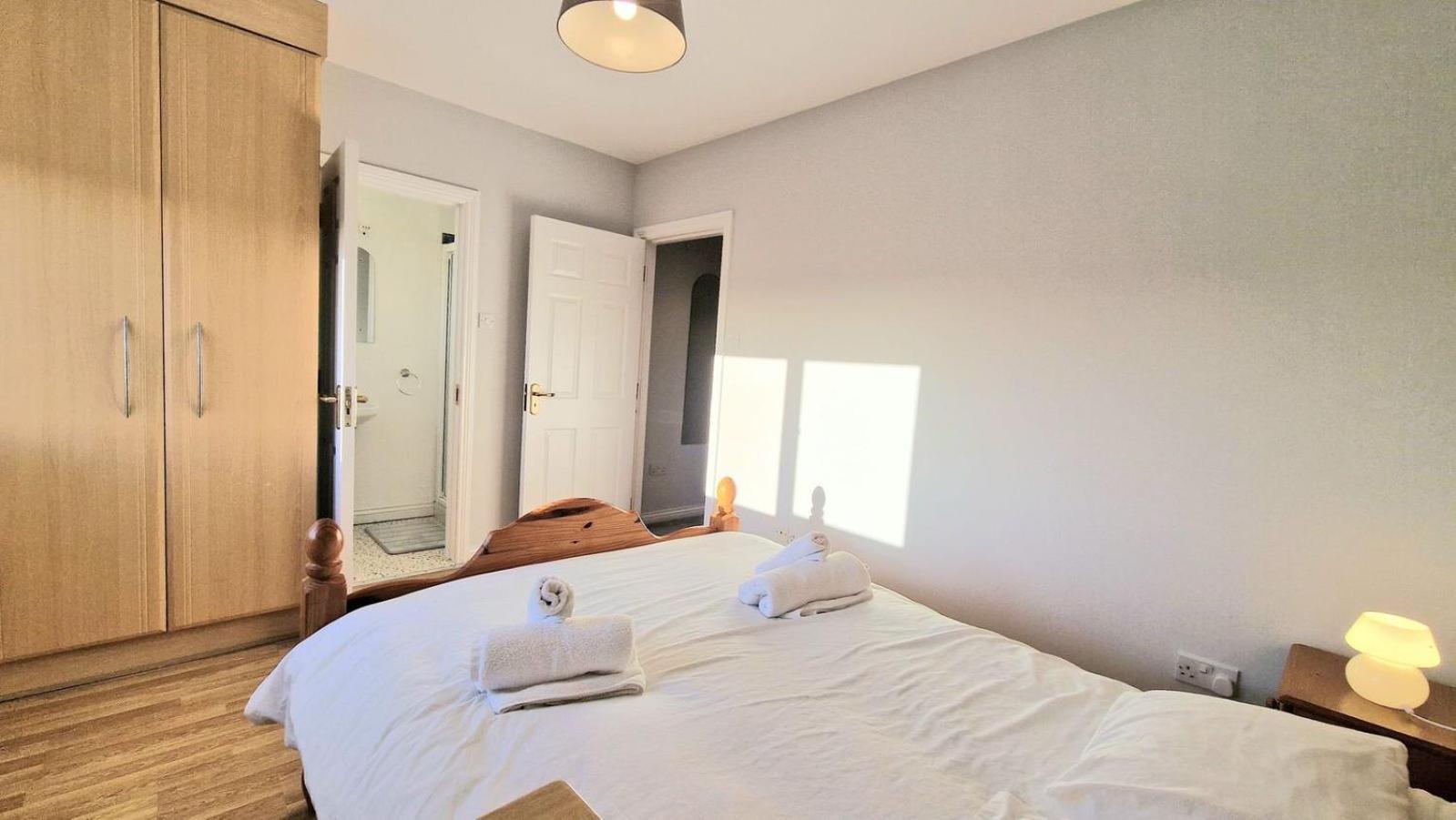 Cosy 3 Bedroom All Ensuites กัลเวย์ ภายนอก รูปภาพ