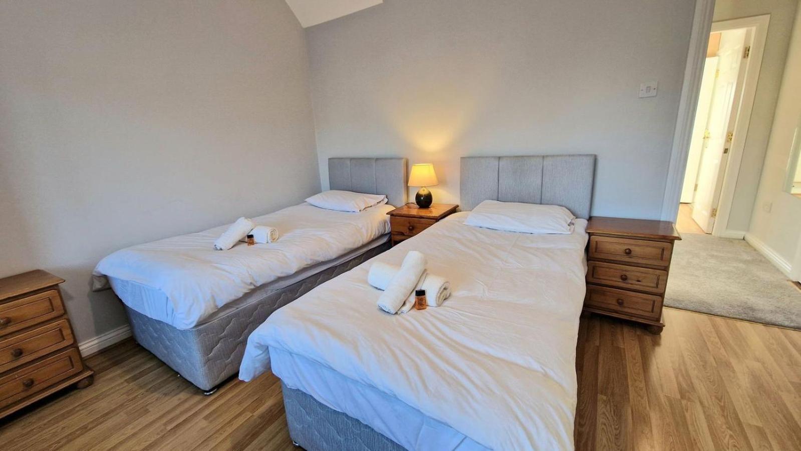 Cosy 3 Bedroom All Ensuites กัลเวย์ ภายนอก รูปภาพ