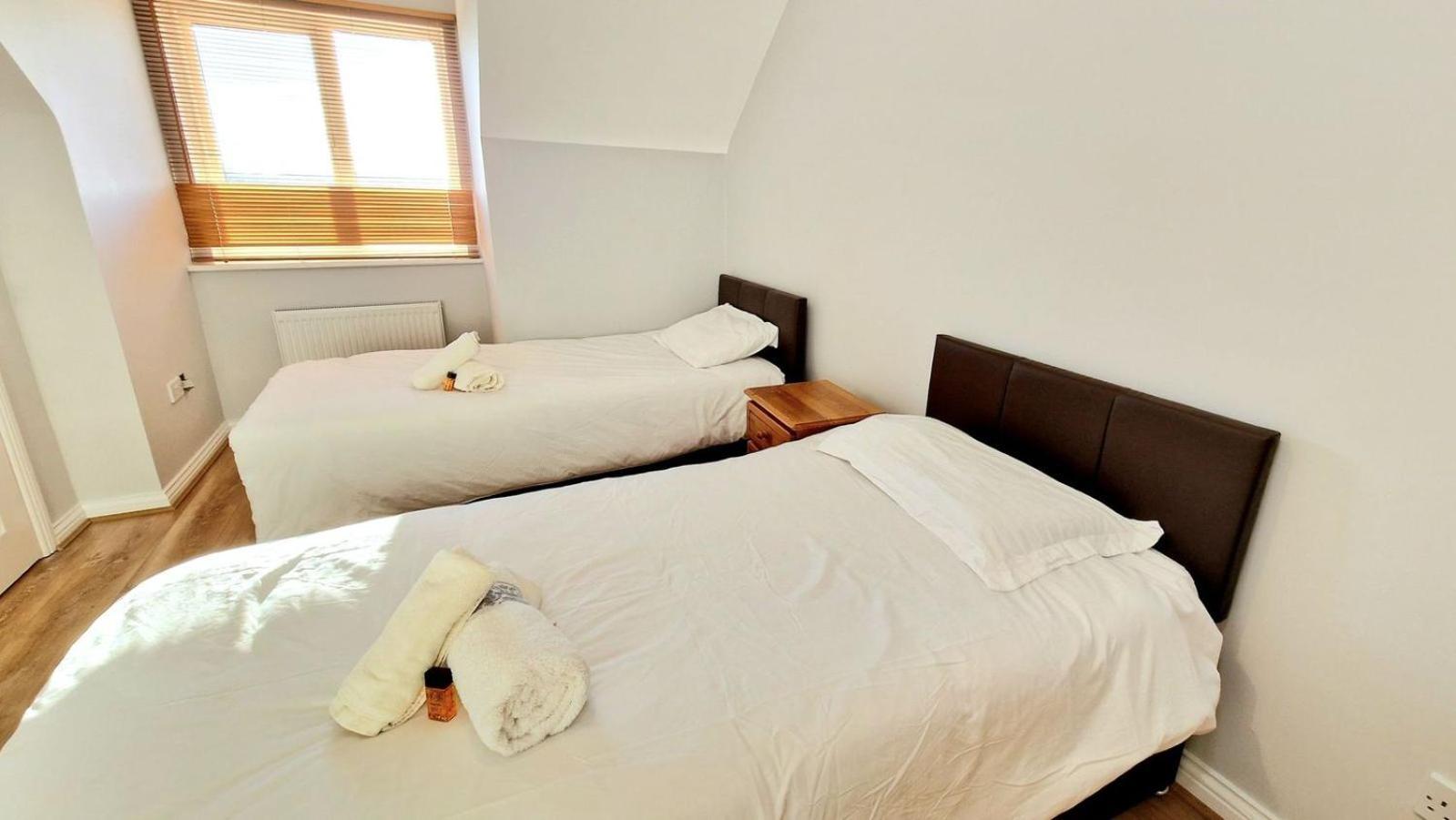 Cosy 3 Bedroom All Ensuites กัลเวย์ ภายนอก รูปภาพ