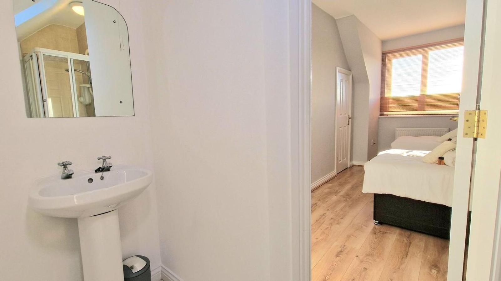 Cosy 3 Bedroom All Ensuites กัลเวย์ ภายนอก รูปภาพ