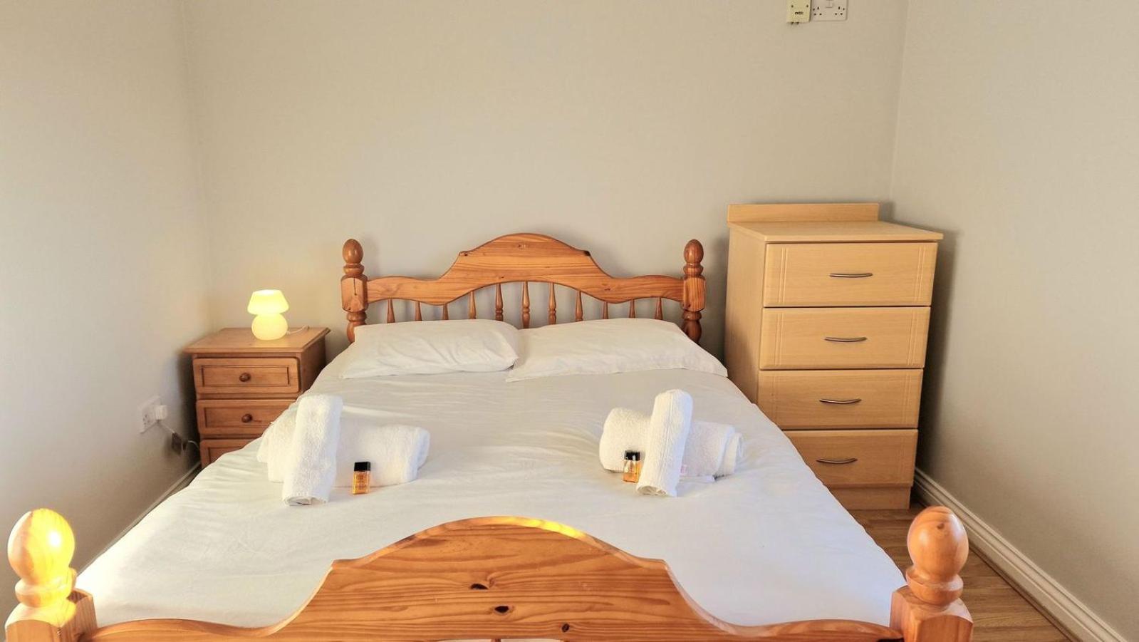 Cosy 3 Bedroom All Ensuites กัลเวย์ ภายนอก รูปภาพ